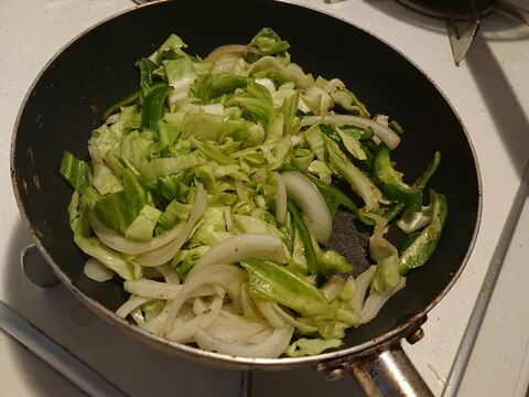 オリーブオイルとにんにくの野菜炒め